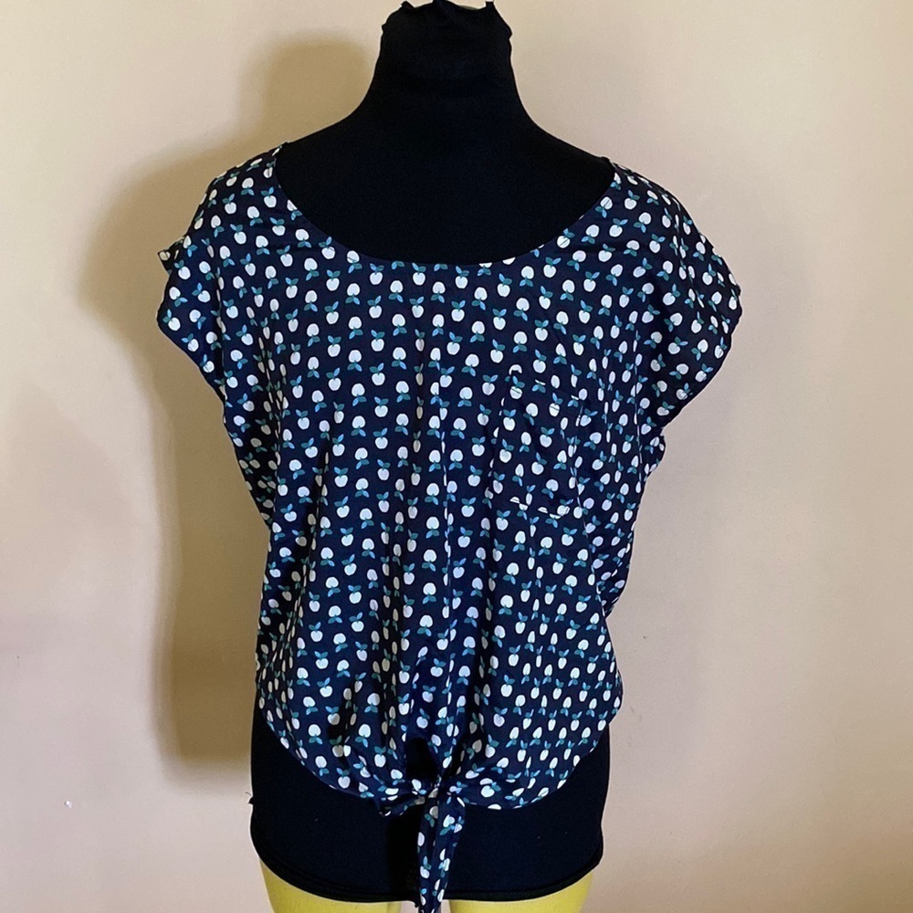 Timing Back to school Apple motif lightweight blouse Women’s Size Medium